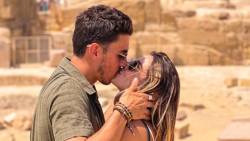 Giovanna Lancellotti surge aos beijos com namorado no Egito - Reprodução/Instagram