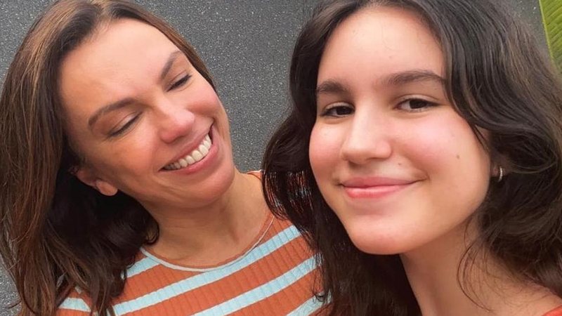 Ana Paula Araújo se emociona ao ver a filha sendo vacinada - Reprodução/Instagram