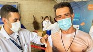 Bem-humorado, Marcos Pasquim toma segunda dose da vacina - Reprodução/Instagram