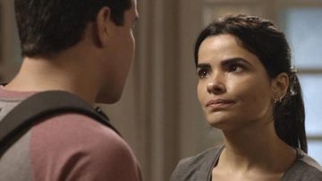 Antônia testa honestidade de Júlio em 'Pega Pega' - Divulgação/TV Globo