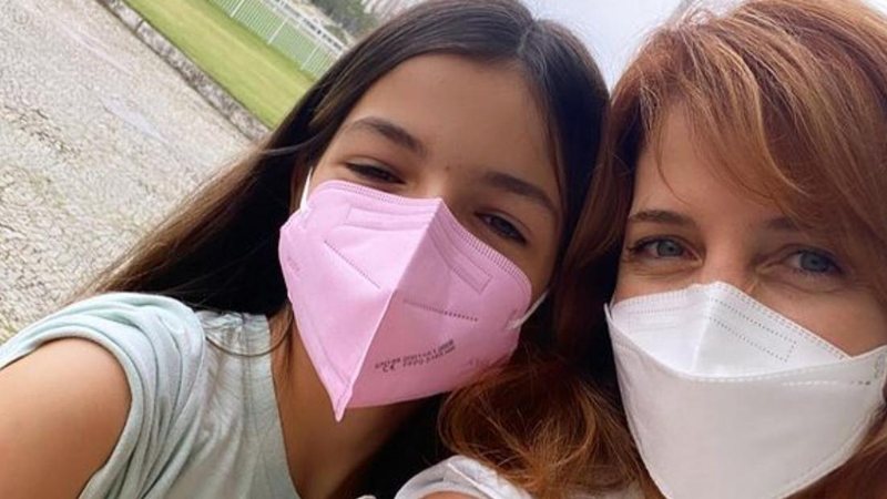 Poliana Abritta e a filha são vacinadas contra a covid-19 - Reprodução/Instagram