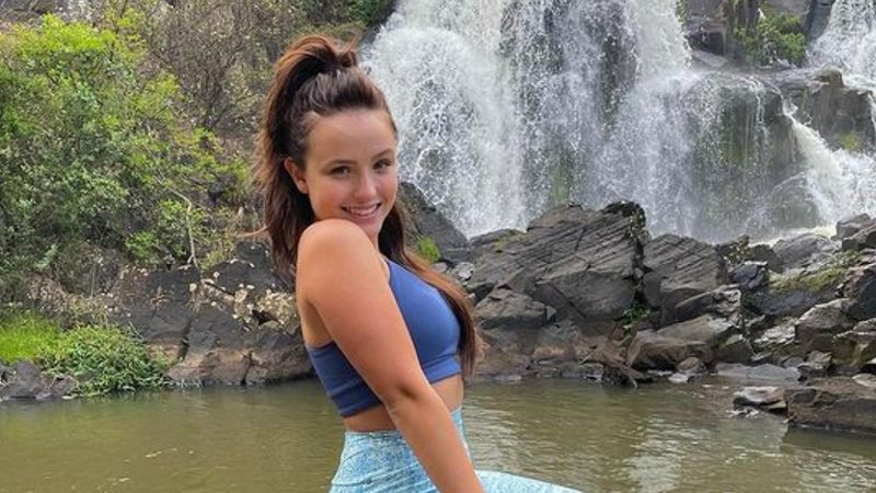 Larissa Manoela curte passeio em cachoeira - Reprodução/Instagram