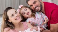 Thaeme Mariôto comemora 36 anos com o marido e filhas - Instagram/ Thalita Castanha