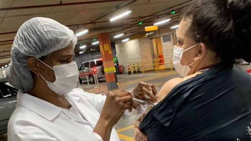 Gal Costa toma 3ª dose da vacina da covid-19: ''Importante'' - Reprodução/Instagram
