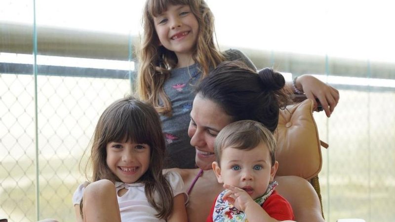 Kyra Gracie exibe perrengues com os filhos durante voo - Reprodução/Instagram