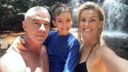 Ana Hickmann na cachoeira com o marido e o filho - Reprodução/Instagram