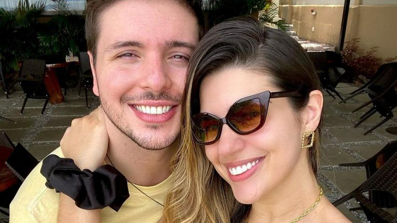 Vivian Amorim exibe barrigão ao surgir com seu namorado - Reprodução/Instagram