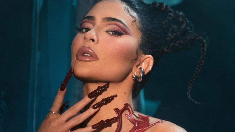 Kylie Jenner é clicada completamente nua e coberta de sangue para nova campanha de Halloween - Foto/Instagram