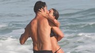 José Loreto e a namorada na praia - AgNews