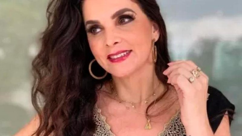 Luiza Ambiel chama atenção ao exibir corpo real de maiô - Divulgação/Instagram