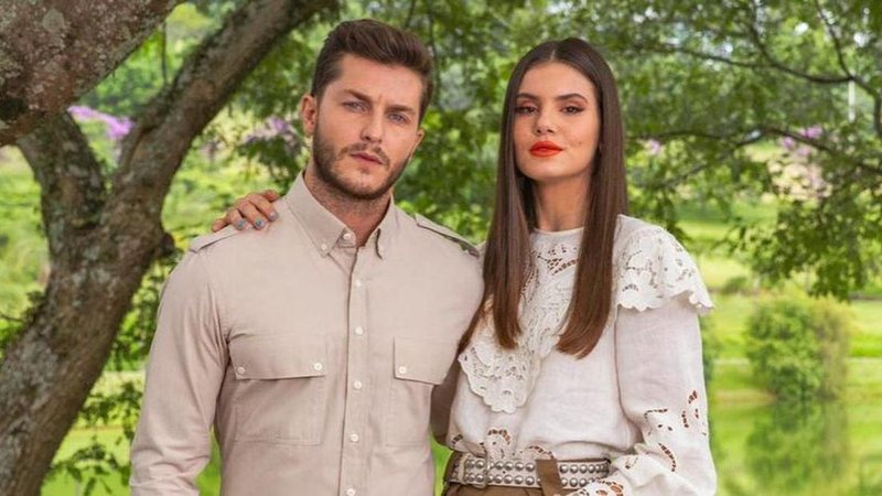 Camila Queiroz faz suspense sobre fim de Casamento Às Cegas - Reprodução/Instagram/Divulgação Netflix