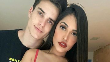 Com o namorado, Flay esbanja sensualidade em fantasia - Reprodução/Instagram