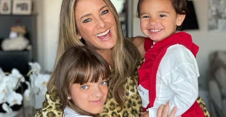 Ticiane Pinheiro encanta web ao mostrar as filhas com vestidos iguais - Foto/Instagram