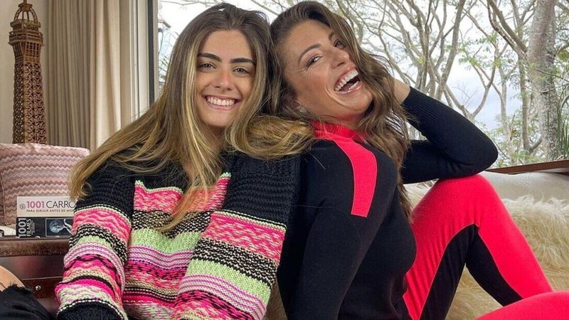 Elaine Mickely esbanja beleza com a filha em Curaçao - Reprodução/Instagram