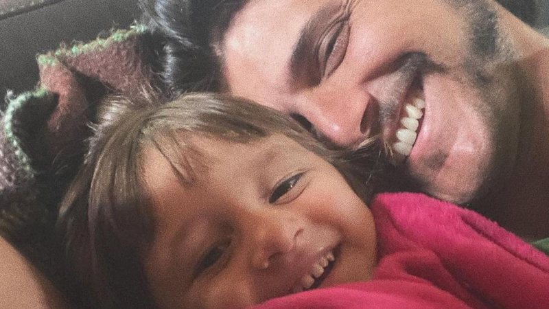 Bruno Gissoni surge coladinho com a filha, Madalena, em clique matinal - Reprodução/Instagram