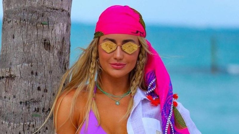 Modelo Ana Paula Siebert esbanja estilo com look colorido em viagem - Reprodução/Instagram