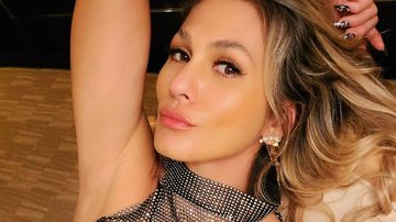 Lívia Andrade deixa web sem ar ao aparecer de maiô cavado - Reprodução/Instagram