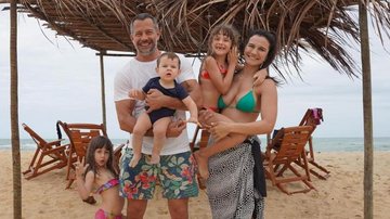 Malvino Salvador aproveita dia de sol com os filhos na praia - Foto/Instagram