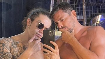 Humorista Whindersson Nunes e o ator Cauã Reymond posam sem camisa na web - Reprodução/Instagram