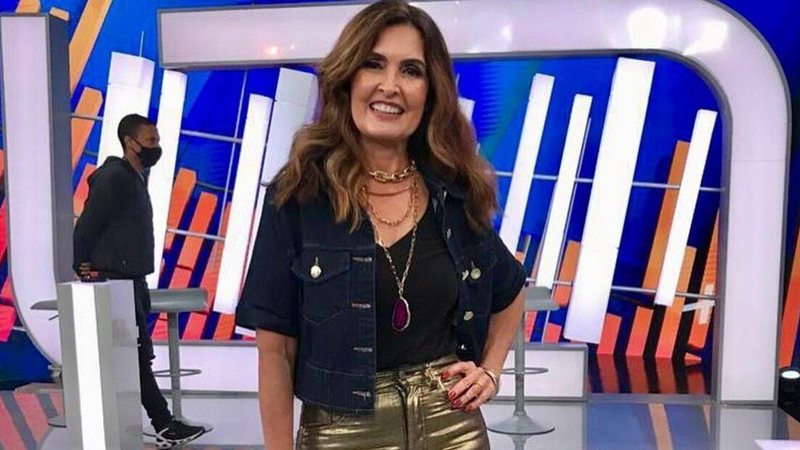 Fátima Bernardes encanta com vestido com decote no ombro - Reprodução/Instagram