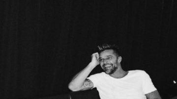 O ator e cantor Ricky Martin marcou presença no evento com look inteiro preto - Reprodução/Instagram