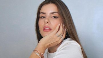 Com maquiagem impecável, Camila Queiroz esbanja beleza - Reprodução/Instagram