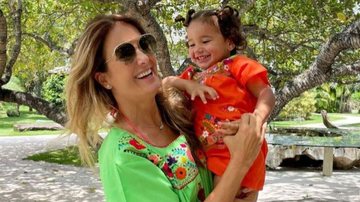 Ticiane Pinheiro leva a caçula Manuella para ver o Papai Noel em parque - Reprodução/Instagram