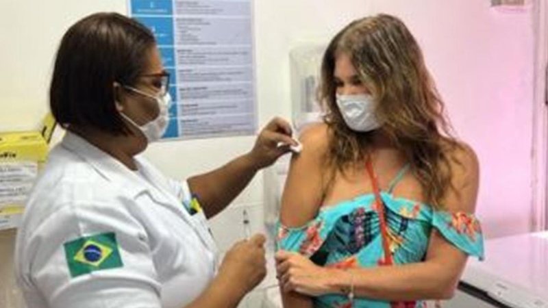 Cristiana Oliveira toma terceira dose da vacina da covid-19 - Reprodução/Instagram