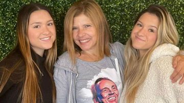 Rose Miriam e as filhas Marina e Sofia Liberato aparecem juntas em clique especial de Natal - Reprodução/Instagram