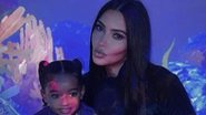 Kim Kardashian se divertiu com a filha em uma exposição - Reprodução/Instagram