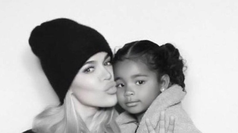 Khloé também apareceu com a filha em uma foto no Natal - Reprodução/Instagram