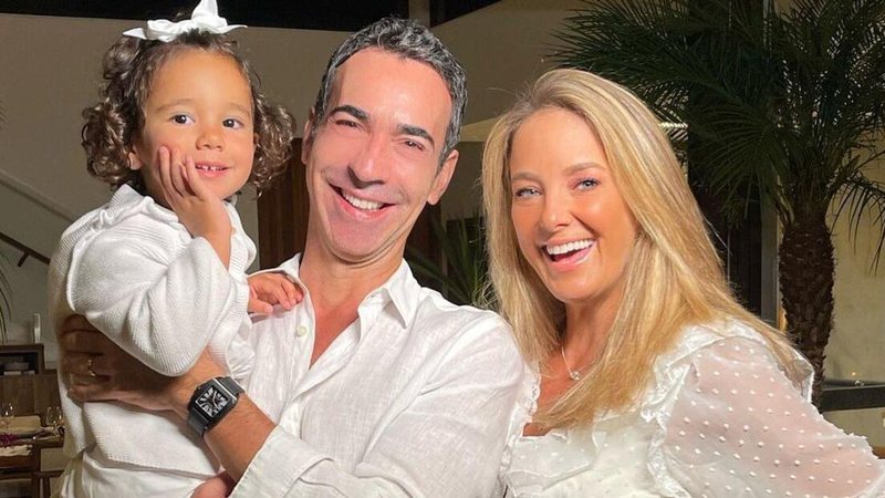 Ticiane Pinheiro e César Tralli celebram chegada de 2022 com a filha Manuella e amigos - Reprodução/Instagram
