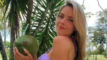 Monique Alfradique surge com maiô decotado na Bahia - Reprodução/Instagram