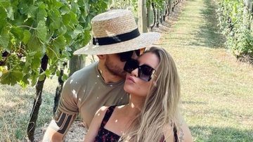 Ex-BBB Carla Diaz surge de roupão com o novo namorado na web - Reprodução/Instagram