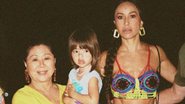 Sabrina Sato surge brincando na praia com a filha e a mãe - Reprodução/Instagram