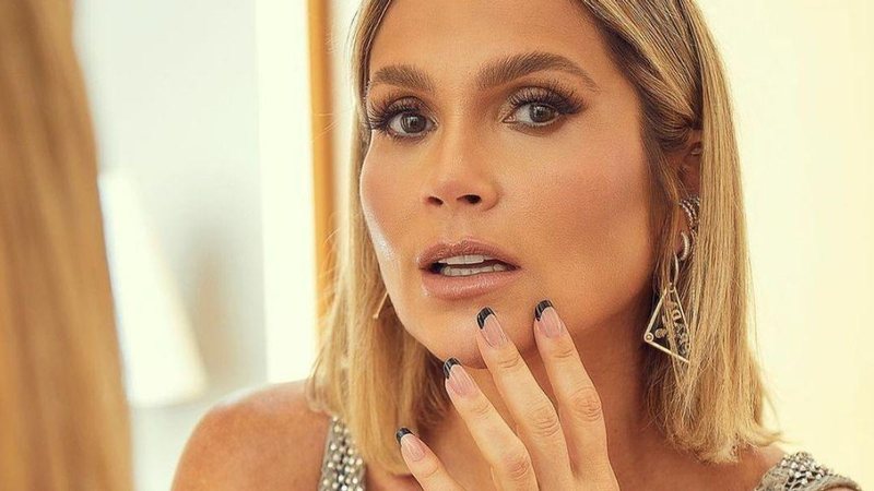 Flávia Alessandra aposta em look Prada para o 'Domingão' - Foto: Reprodução / Instagram