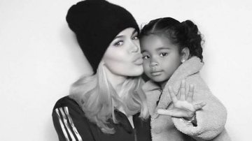 Khlóe Kardashian presenteia a filha com um gatinho - Foto/Instagram