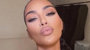 Kim Kardashian chama a atenção ao apostar em look recortado - Reprodução/Instagram