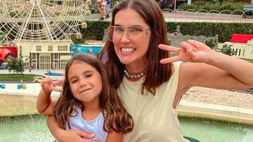 Deborah Secco chama atenção com a família no aeroporto - Divulgação/Instagram