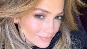 Jennifer Lopez chama atenção de cara lavada e roupa fitness - Divulgação/Instagram