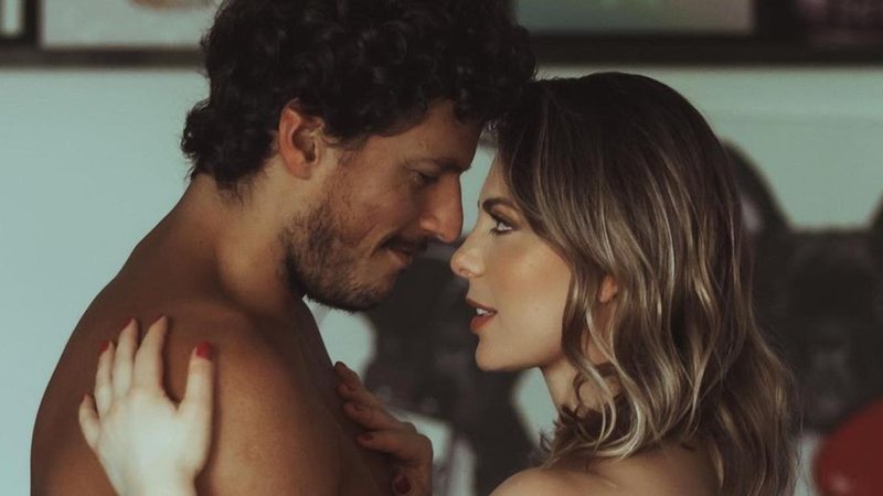 Sheila Mello curte momento romântico com o namorado - Reprodução/Instagram