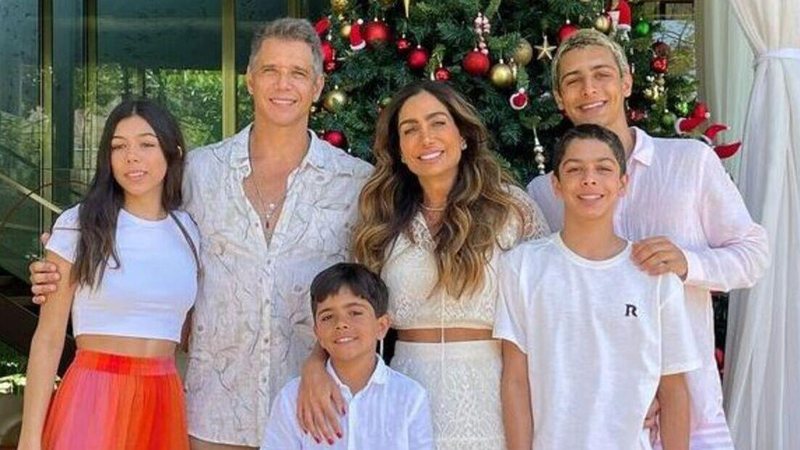 Márcio Garcia posa ao lado da esposa e dos filhos em registro pré-viagem - Reprodução/Instagram