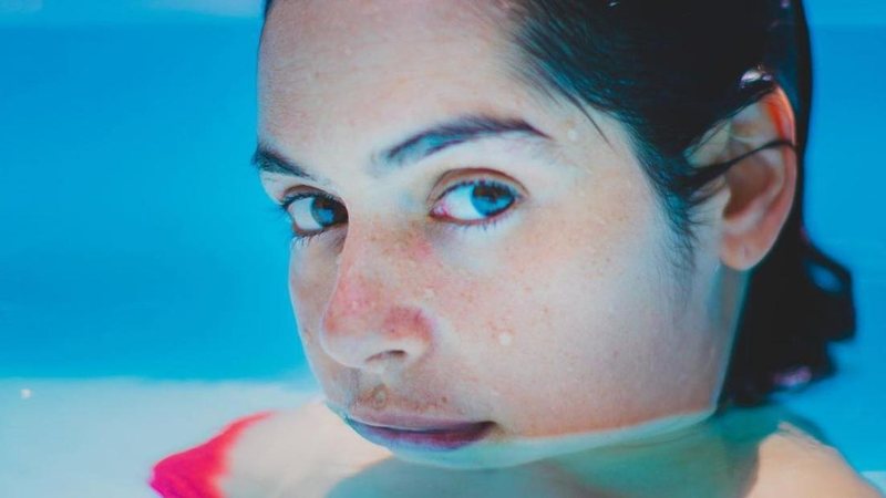 Grávida, atriz Maria Flor exibe barrigão de 39 semanas em clique na piscina - Reprodução/Instagram