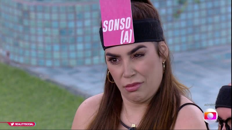Naiara Azevedo não gostou da plaquinha recebida por PA - Reprodução / Tv Globo