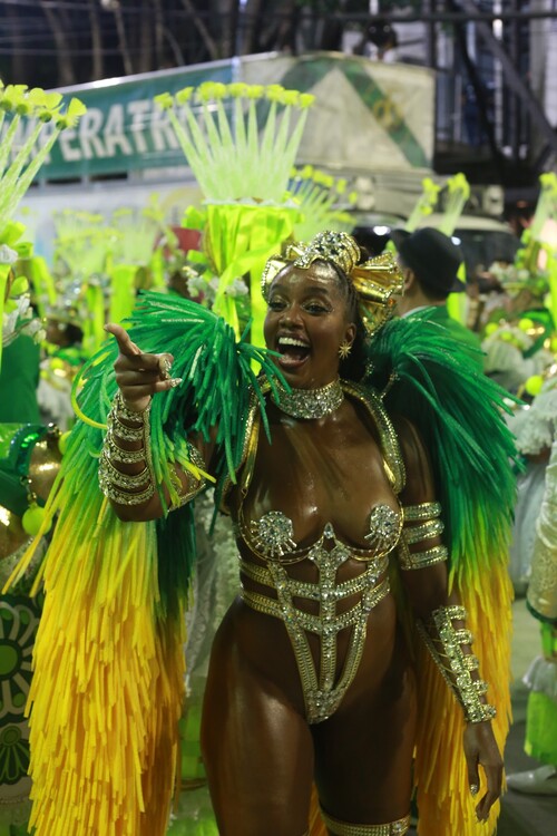 Iza abriu o Carnaval do Rio na Sapucaí