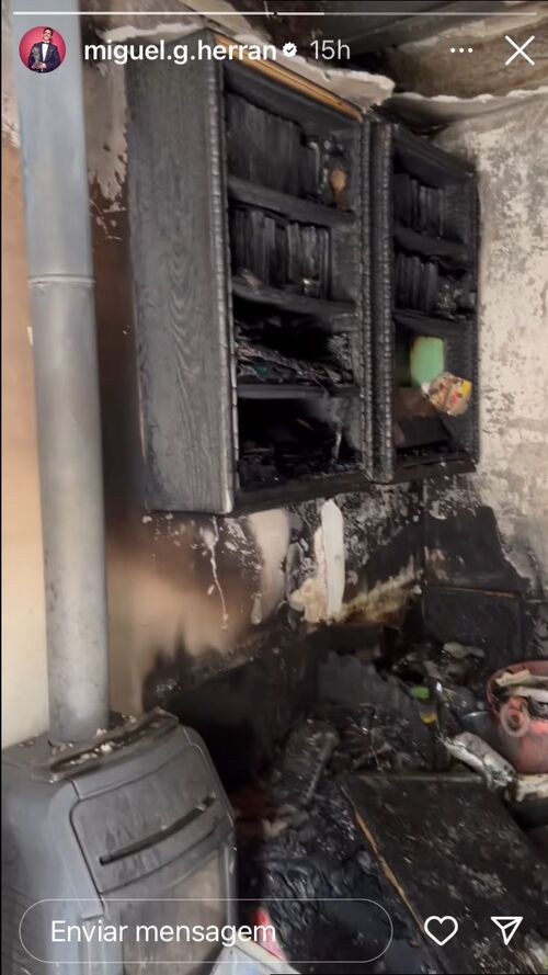 Após as chamas serem controladas, o ator mostrou todos seus móveis queimados