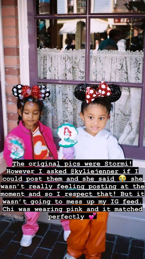 Kylie Jenner, mãe de Stormi, não permitiu que Kim postasse as fotos de Stormi e Chicago na Disney 