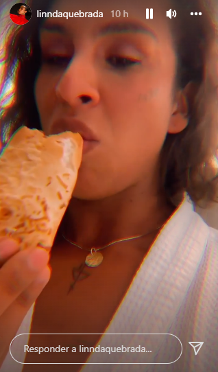 Linn da Quebrada surge comendo pão