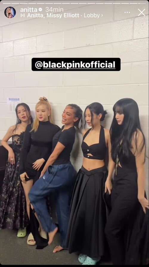 Anitta se encontra com as integrantes do BlackPink nos bastidores do VMA’s 