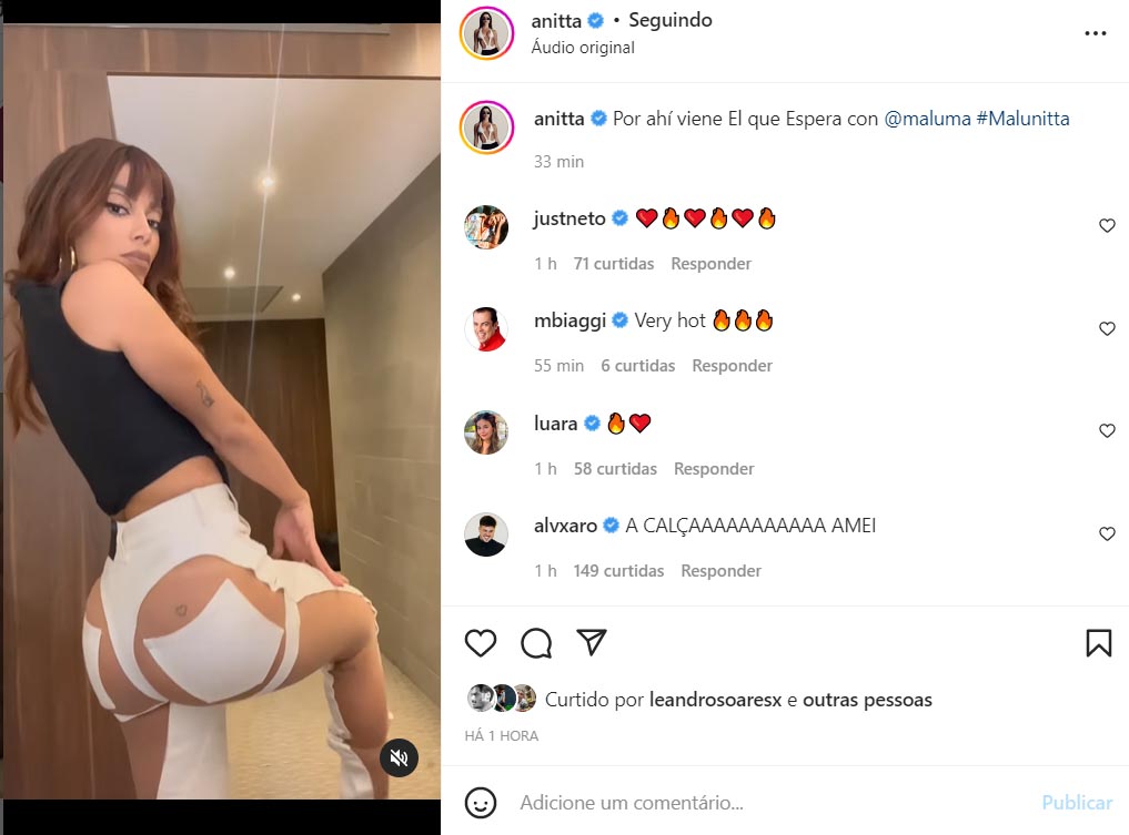 Anitta usa calça com transparência
